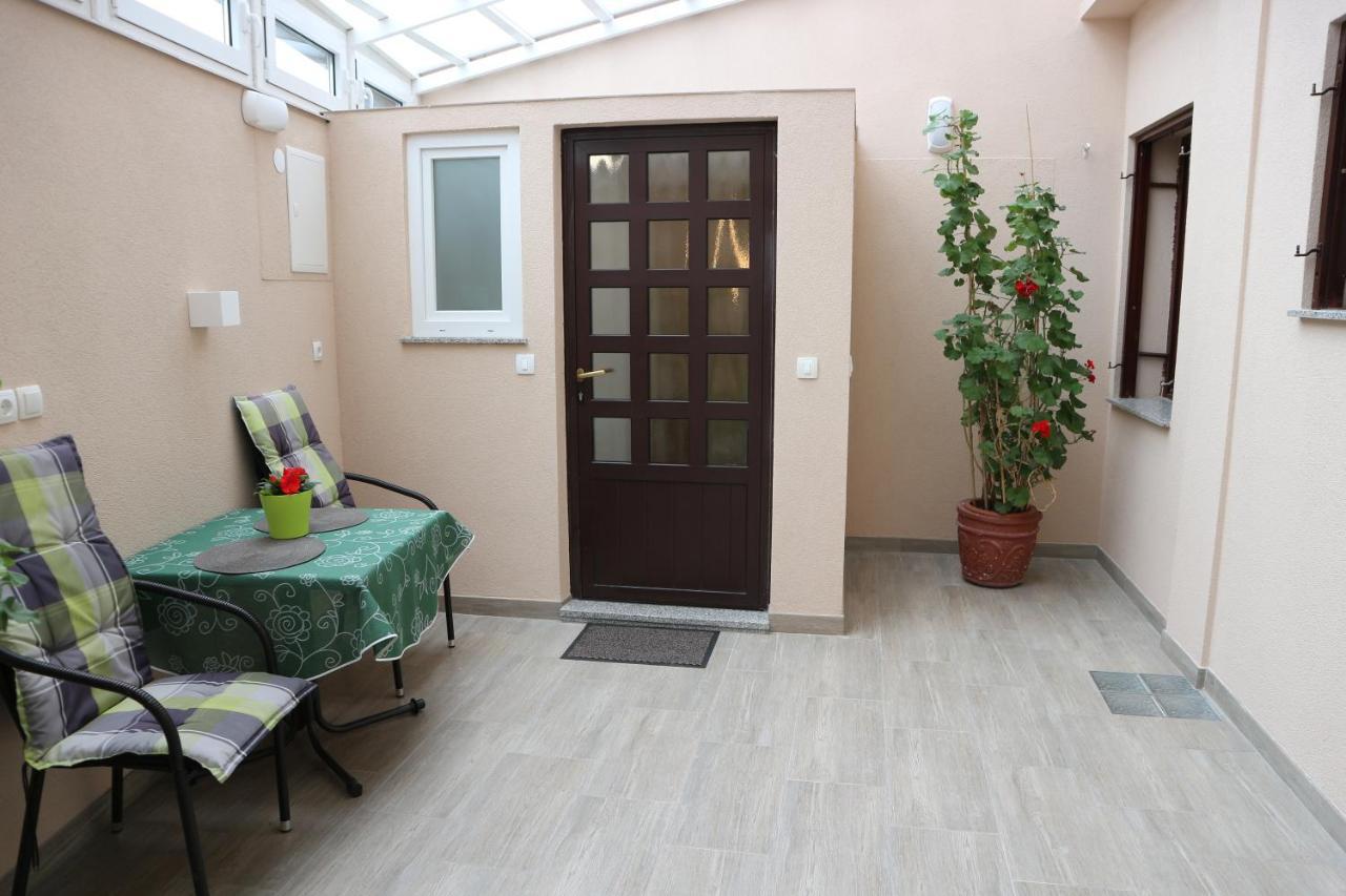 Apartment Komel I